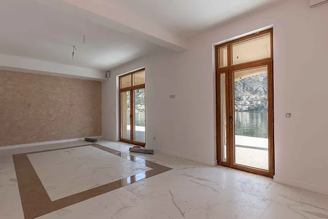 A luxurious three-story villa on the first sea line in  Kotor — photo 52